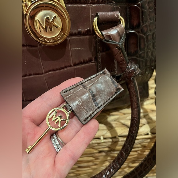 MICHAEL KORS Hamilton-Croc embossed 2 way tote crossbody 🤎💛🤎 - Picture 5 of 9